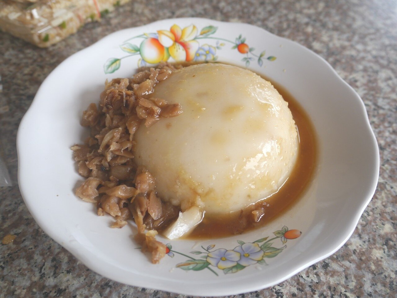 這碗古早味碗粿賣25元,已經10幾年未漲價。記者徐白櫻/攝影