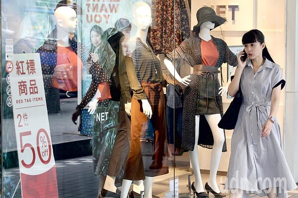 中央氣象局表示今天東北季風增強，大陸乾空氣逐漸由北方南下，北部及東北部較昨天明顯轉涼。聯合報系資料照／記者林伯東攝影 