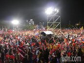 韓國瑜鳳山造勢人潮爆滿　台上宣稱3萬人