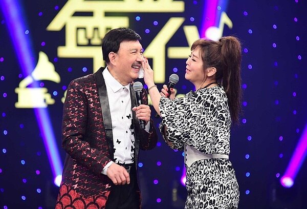 余天講起病情,王彩樺連忙安慰。圖/華視提供