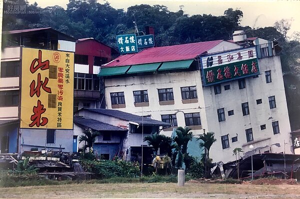 921大地震時倒塌的日月潭鑽石樓旅館。(好房網News記者楊欽亮 / 攝)