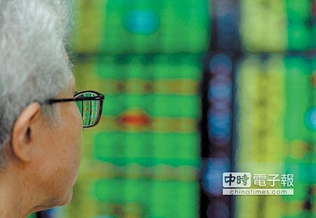 台股10月以來加權指數下跌1,517點,為歷年同期最大跌點,市場氣氛保守,謹慎操作為上。圖/本報資料照片