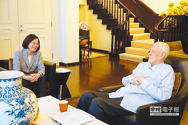 蔡英文總統9月20日拜會前總統李登輝。(摘自蔡英文總統的IG)