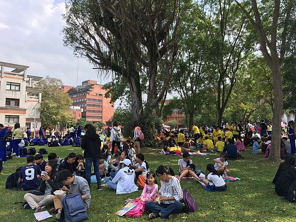 中研院「OPEN HOUSE院區開放活動」，吸引逾10萬人湧入。圖／中研院提供
