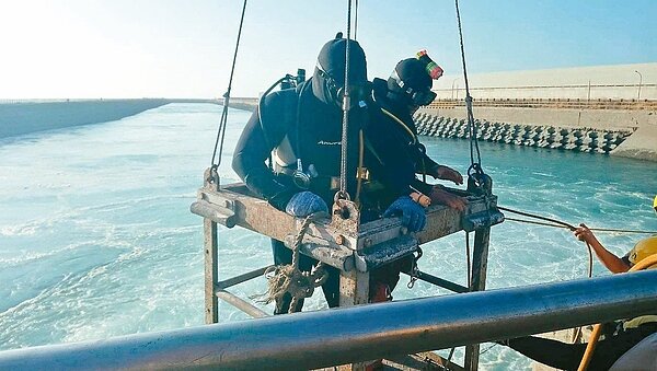 台中港昨傳工安意外,兩名台電潛水夫1死1失聯,各單位持續搜救。記者趙容萱/攝影