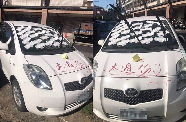 轎車的擋風玻璃上被貼滿了衛生棉，被網友指正「用泡棉膠更好」。圖擷自 爆料公社