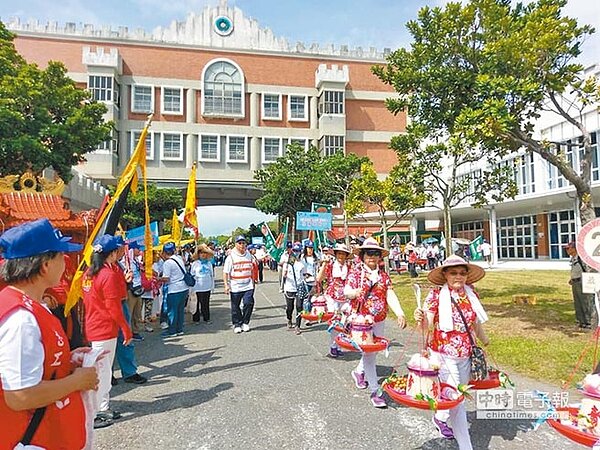 花蓮縣政府客家事務處為輔導全縣8個客家文化重點發展區,以專家學者為核心人物,依各區域不同人文屬性,貼身打造最合適的客家文化及產業營造方向。(花蓮客家事務處提供)