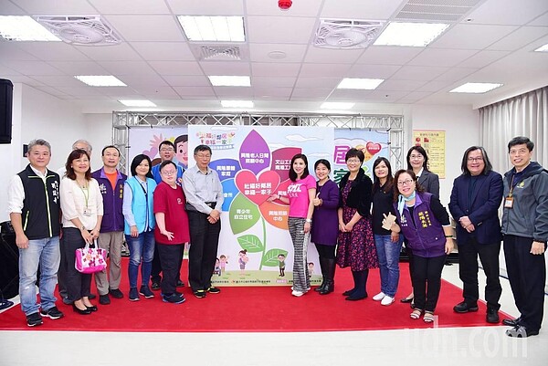 興隆公宅2區內設置6個社福設施,今天舉辦開幕典禮。圖/社會局提供