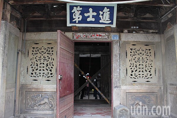 進士第刻工超穎脫俗,具文化資產價值,即便今日看來殘破不堪,但仍能隱約看出當時門第的氣派。記者張雅婷/攝影