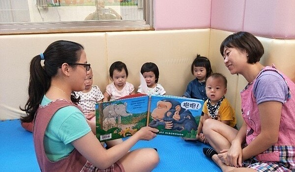 公司附設托嬰中心後,人資處表示,育嬰留停時間縮短,且離職率也降低。圖/104人力銀行附設希望搖籃托嬰中心提供