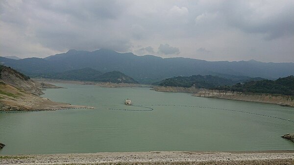 玉兔颱風目前預報對北部影響較大,但南區水資源局不敢輕忽加強南部水庫防颱警戒,目前曾文水庫蓄水量約8成。本報資料照片