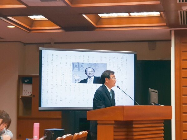 立委黃國書建議將金庸手稿列為台灣文化資產。記者陳宛茜／攝影
