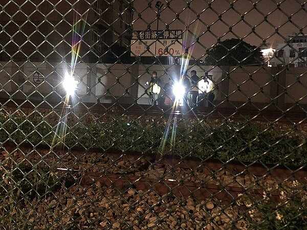 鐵路警察獲報後已趕抵現場進行處理。記者巫鴻瑋/翻攝