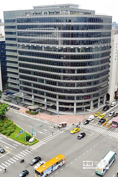 位於敦北商圈的「台北金融中心大樓」,周三部分樓層將公開標售。圖/本報資料照片