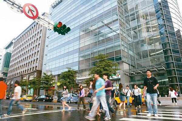 內政部今天公布前十大姓氏,依序為陳、林、黃、張、李、王、吳、劉、蔡、楊,第一大姓陳姓人口數共有262萬8千人,占11.15%。 圖/聯合報系資料照片