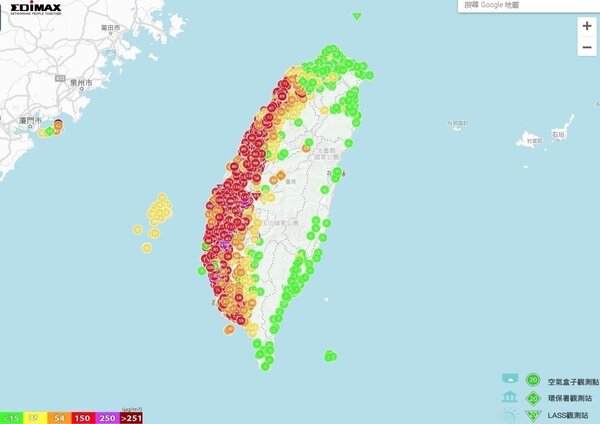 根據Edimax訊舟科技、中研院資訊科學研究所合作的AirBox空氣盒子計畫，今天上午台灣西半部空汙AQI幾乎全呈現紅色等級。圖/取自空氣盒子網頁
