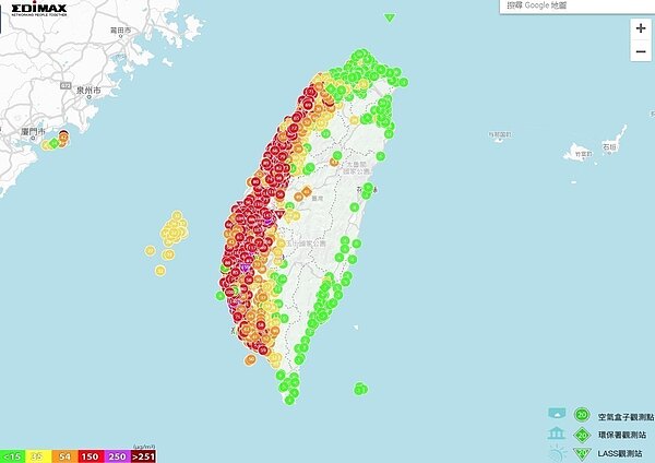 根據Edimax訊舟科技、中研院資訊科學研究所合作的AirBox空氣盒子計畫,今天上午台灣西半部空汙AQI幾乎全呈現紅色等級。圖/取自空氣盒子網頁