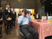 永慶虛擬看房VR新科技　柯P體驗大讚很方便