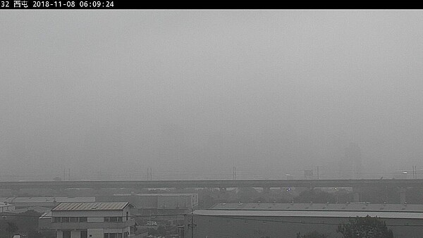 今天上午6點台中七期豪宅已消失不見。圖/翻攝自空氣品質監測網