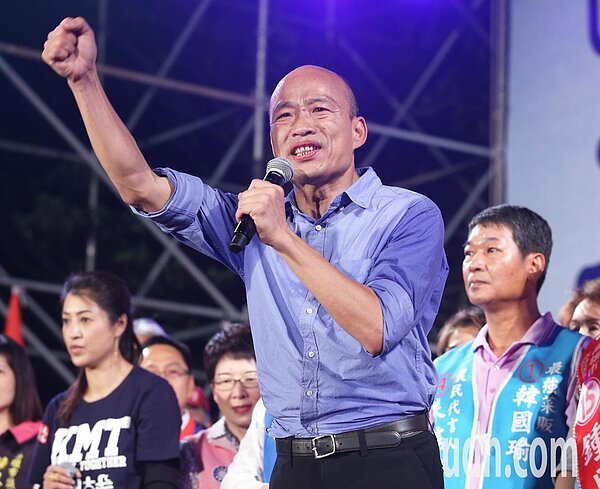 國民黨高雄市長候選人韓國瑜豪氣宣布「夜襲」成功。記者劉學聖/攝影