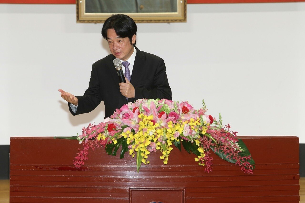 台鐵局進行局長交接典禮,行政院長賴清德談到普悠瑪事件一度哽咽。 記者葉信菉/攝影