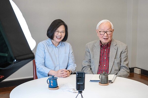 致認同的最佳人選,張忠謀將代替她,與各國領袖互動、發揮他長期以來對產業界的貢獻與影響力。圖/總統府提供