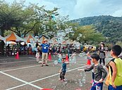 南投溫泉季起跑！埔里溫泉水質好還可飲用　遊客樂翻