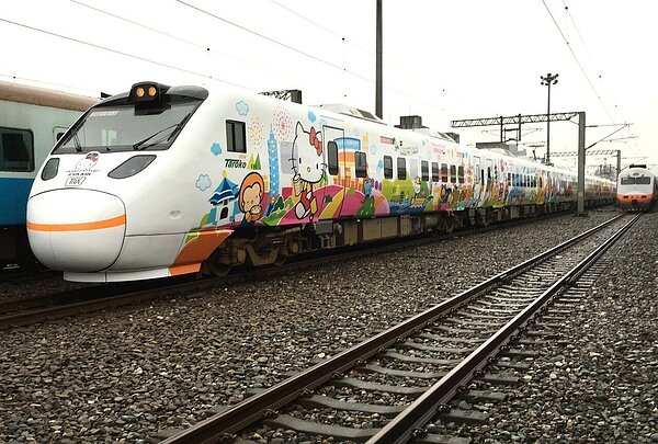 台鐵於選舉期間加開列車輸運旅客。 圖/聯合報系資料照片