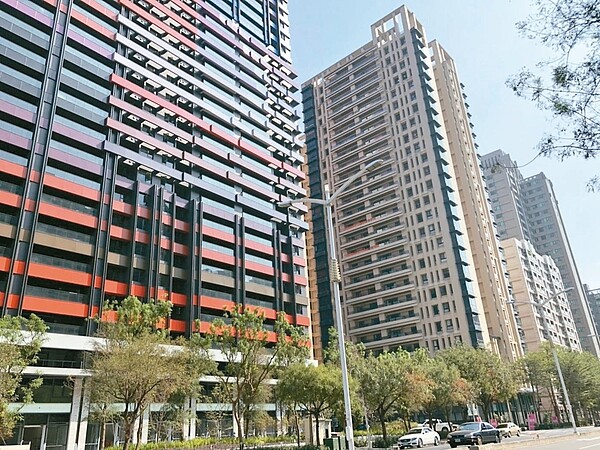 北高雄繁榮,商用不動產與店面發展潛力受注目。 記者林政鋒/攝影