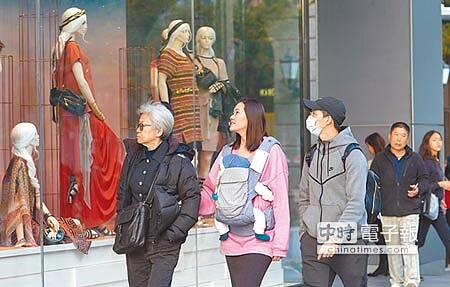 台經院景氣預測中心主任孫明德表示,全球經濟反轉向下,台灣也將受到波及,2019年貿易、消費表現恐難期待。(王德為攝)