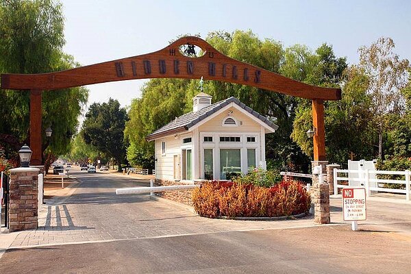 山火逼得明星撤離,大家才知道原來這麼名人住在卡拉巴薩斯和隱藏谷。 記者馬雲/翻攝