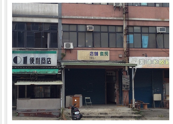 亞太創意技術學院周遭店家生意蕭條、做二休三。(圖/擷取自Mobile01)