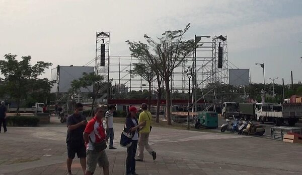 國民黨高雄市長候選人韓國瑜「三山之友會」岡山場造勢會場在岡山河堤公園旁的筧橋路上。記者楊濡嘉/攝影