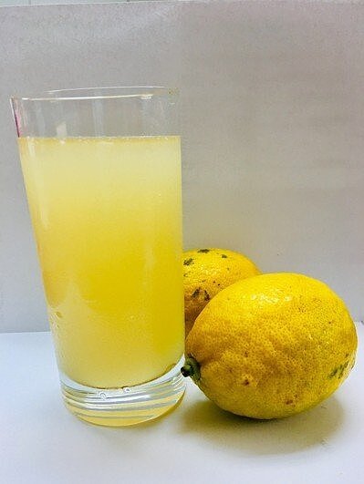 無黨籍台北市長候選人吳蕚洋在電視辯論會的一席話,帶起喝「蜂蜜檸檬」的熱潮。 本報系資料照/記者鄧桂芬攝影