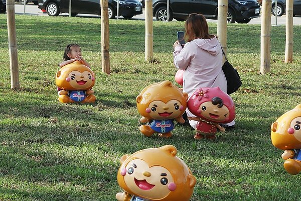 桃園市八德花海面積達0.7公頃,加上週邊草地活動區,共有2.1公頃市民活動空間。記者許政榆/攝影