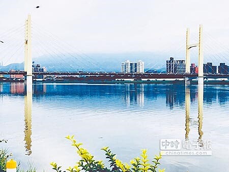 面淡水河、陽明山的景觀住宅,是當地的特色產品。圖/信義房屋