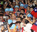 保護韓國瑜禿頭…　警嘆「千萬隻手撥不完　何時才是盡頭」