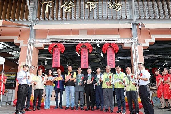地方企盼多年,台南下營市場今天啟用,安排有獎徵答活動促銷。記者謝進盛/翻攝