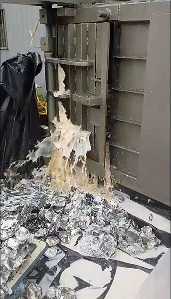 北市衛生局、桃園市衛生局針對今年亞培問題產品,已在本月銷毀64萬罐。圖/台北市衛生局提供