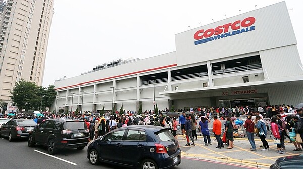 好市多「黑色購物節」本周五登場,周邊交通恐怕又要塞爆了。 本報資料照片/記者劉學聖攝影