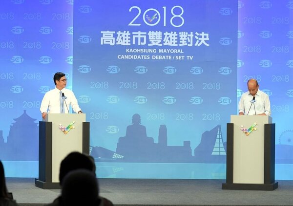 高雄市長候選人陳其邁（左）、韓國瑜（右）辯論會互有攻防。圖／三立提供