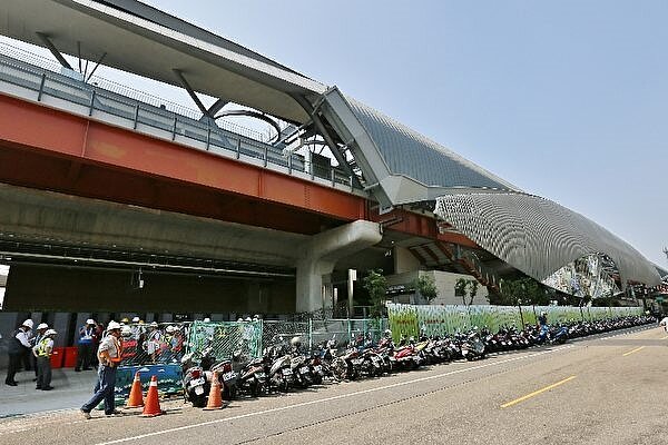 台中捷運G13「中山醫大站」與台鐵「新大慶站」待連通。(台中市政府提供)
