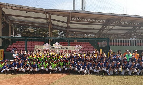 永慶不動產連三年贊助前金國中棒球隊追夢