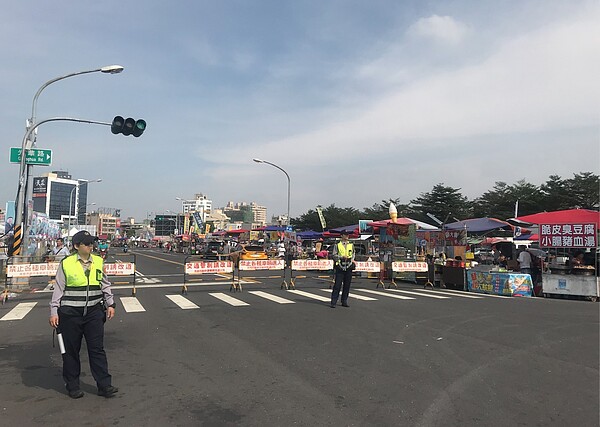 警方在現場周邊道路實施交管。記者劉星君/攝影