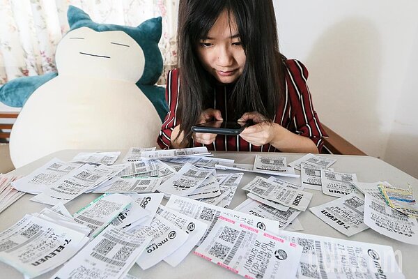 今年9-10月期統一發票即將在本周日(25)開獎,7-8月期統一發票還有很多中獎人尚未領取。 報系資料照