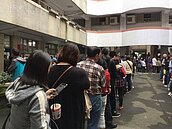 票沒投完已開始轉播開票　律師痛批太離譜