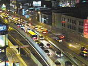 台64中和一匝道封閉首日　橋上橋下塞爆