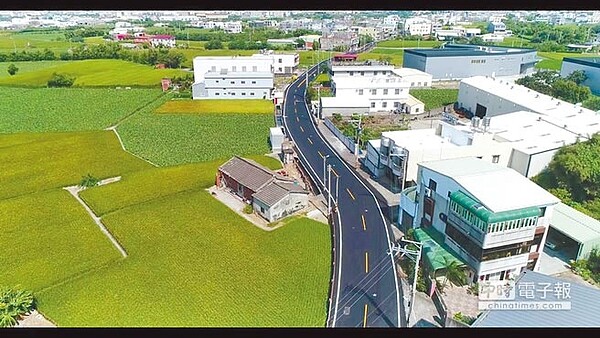 台中市甲安埔地區,路平3個月內完工,海線路平拉近城鄉差距。(台中市府提供)