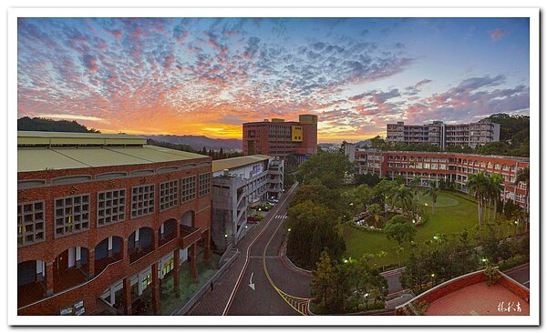 亞太創意技術學院倒閉後,附近恍如空城。(圖/亞太創意技術學院招生中心臉書)