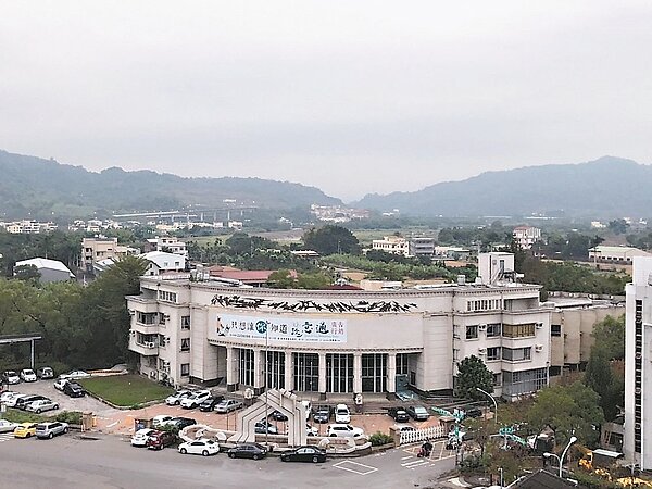 南投縣舊議會大樓經評估符合促參條例,讓轉型為影城邁出第一步。 記者江良誠/攝影